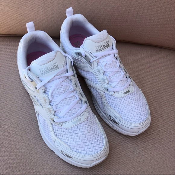 SKECHERS Women's GOrun Consistent White Leather Mesh Ultralight Running Shoes 9 - Picture 2 of 16